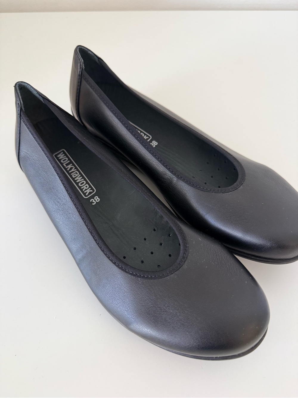 Wolky Black Leather Rounded-Toe Ballet Flats